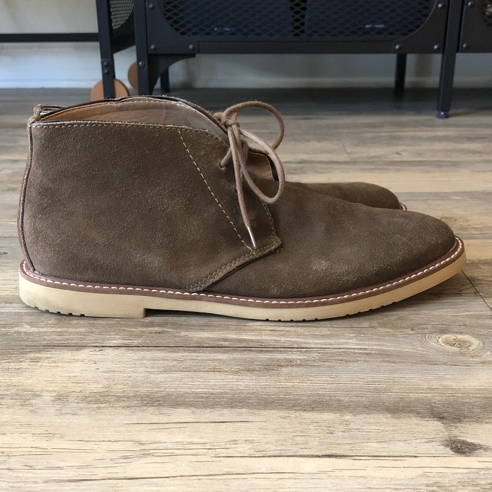 Banana Republic brown suede desert chukka shoes
